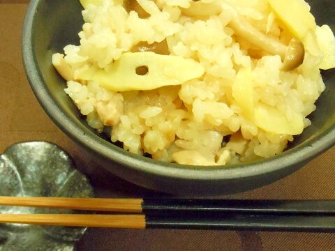 鶏もも肉と山菜の炊き込みご飯